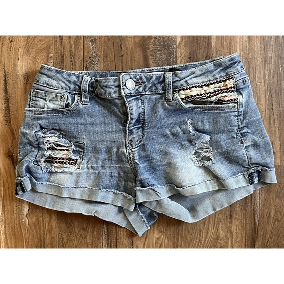 Soundgirl Juniors Embroidered Distressed Cuff Low Rise Short Shorts Size 9 - Picture 2 of 6